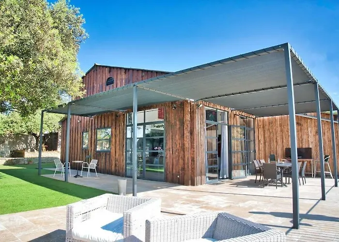 Maison Atypique Avec Piscine 