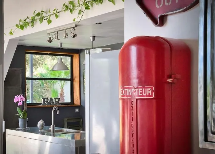 Maison Atypique Avec Piscine 