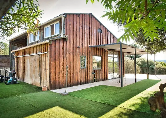Maison Atypique Avec Piscine 