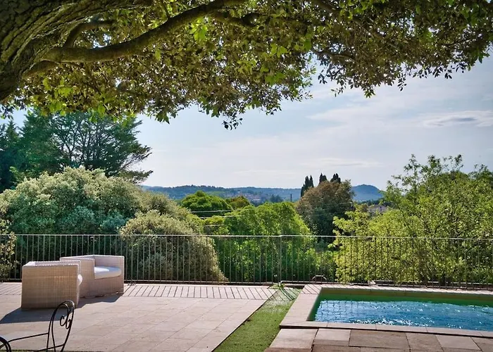 Maison Atypique Avec Piscine 