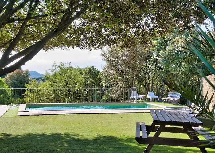 Maison Atypique Avec Piscine 